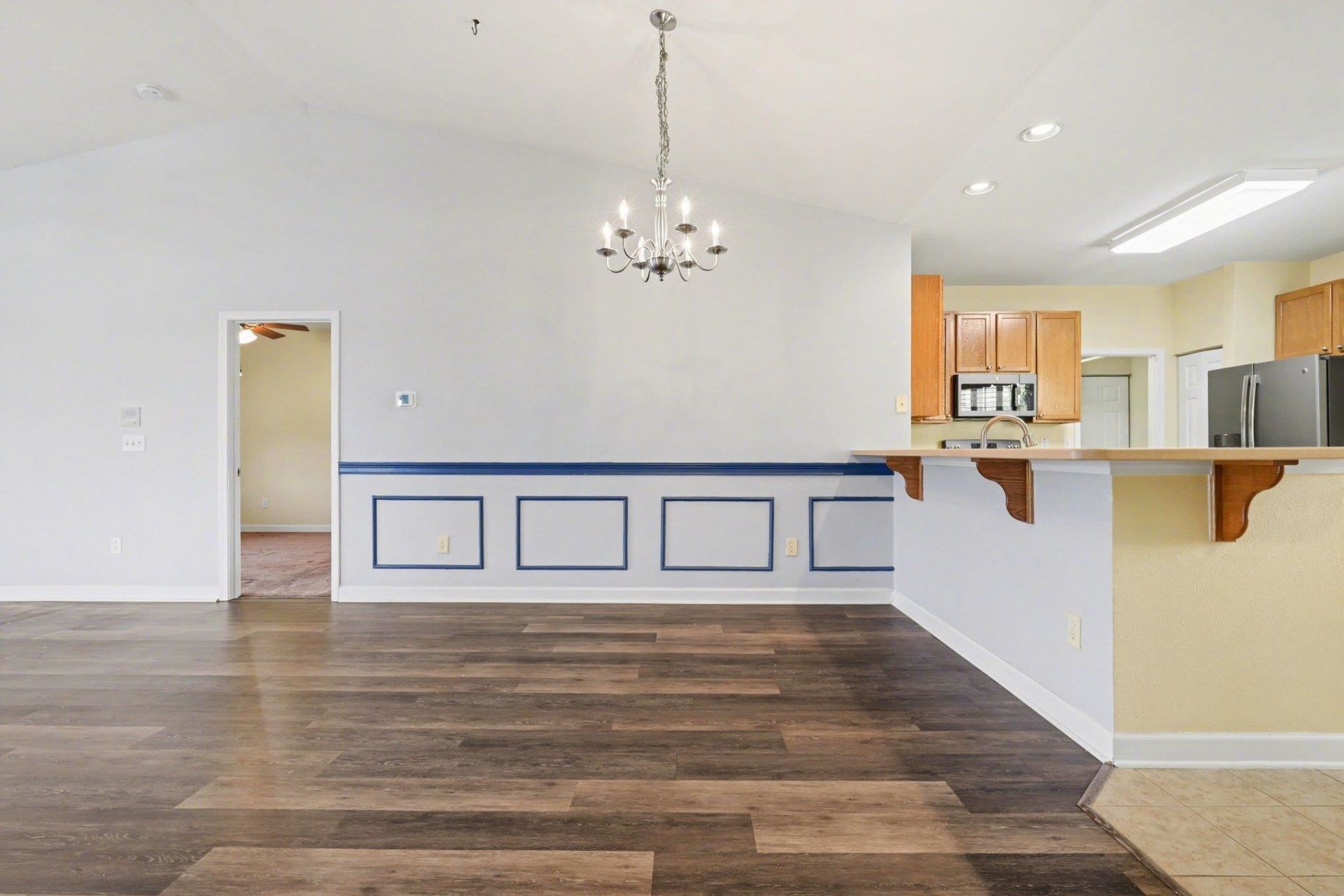 363 Vermillion Dr. Photo 8