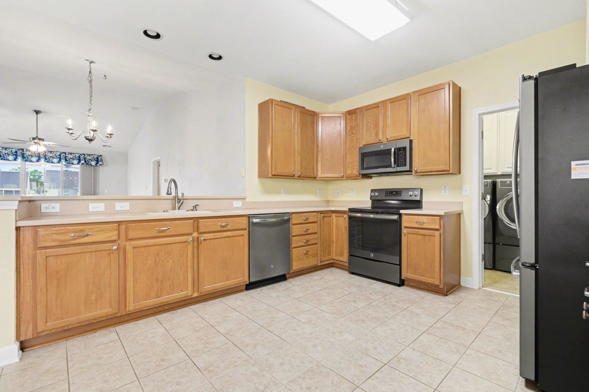 363 Vermillion Dr. Photo 9