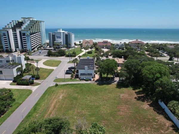301 68th Ave. N , Myrtle Beach, SC 29572