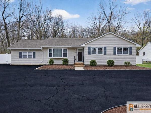 107 Finnegans Lane, Kendall Park, NJ 08824