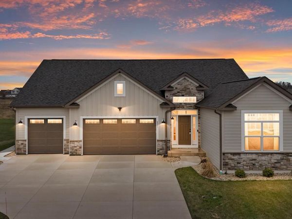 8971 Creekside CIRCLE, Pleasant Prairie, WI 53158