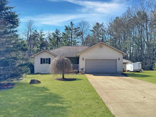 7986 Quarter Road, Cadillac, MI 49601