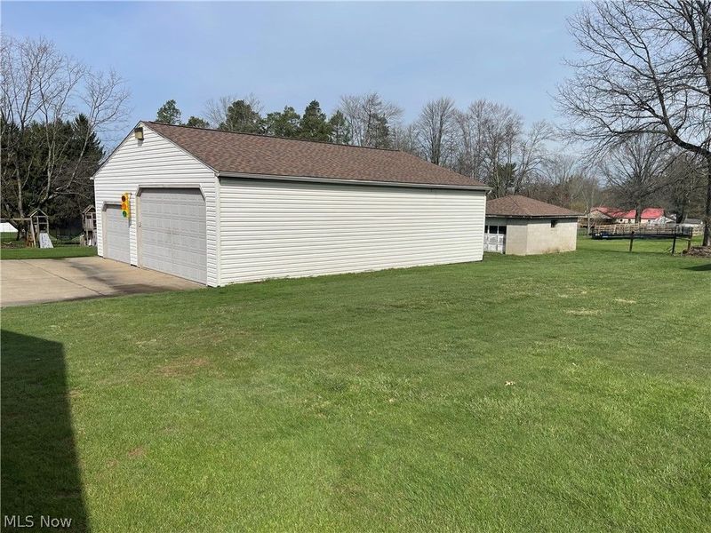 402 thomas Lane, Girard, OH 44420 Photo 4