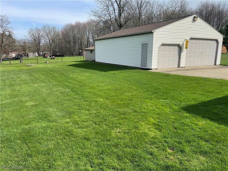 402 thomas Lane, Girard, OH 44420 Photo 5