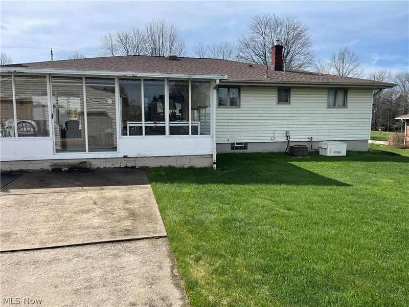 402 thomas Lane, Girard, OH 44420 Photo 6