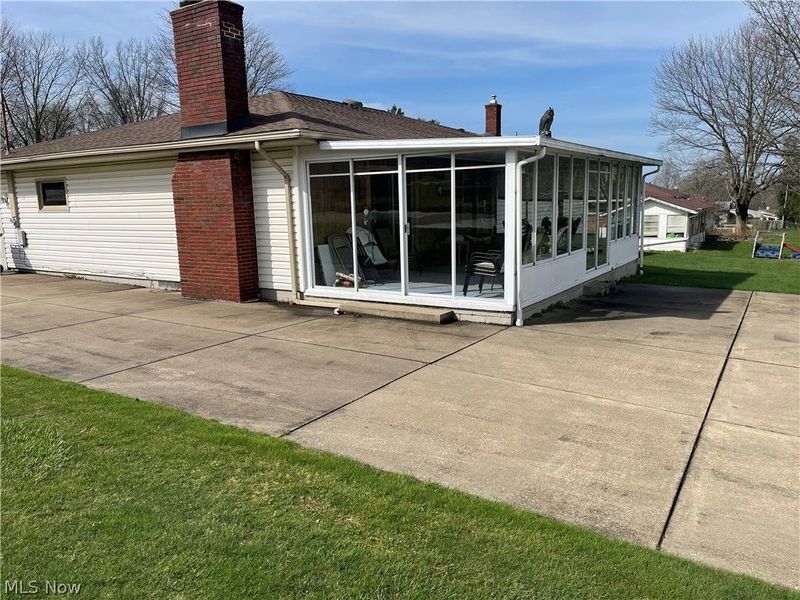 402 thomas Lane, Girard, OH 44420 Photo 7