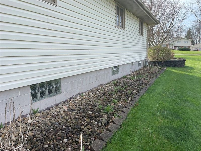 402 thomas Lane, Girard, OH 44420 Photo 8