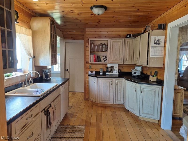 357 State Road NW, Warren, OH 44483 Photo 3