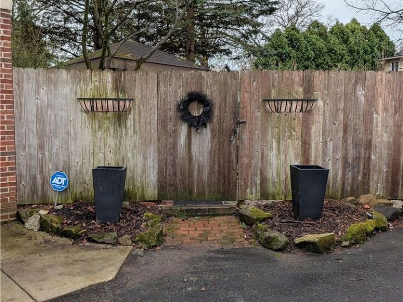 224 Casterton Avenue , Akron, OH 44303 Photo 3