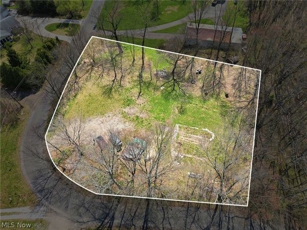 2854 Swinehart , Akron, OH 44312