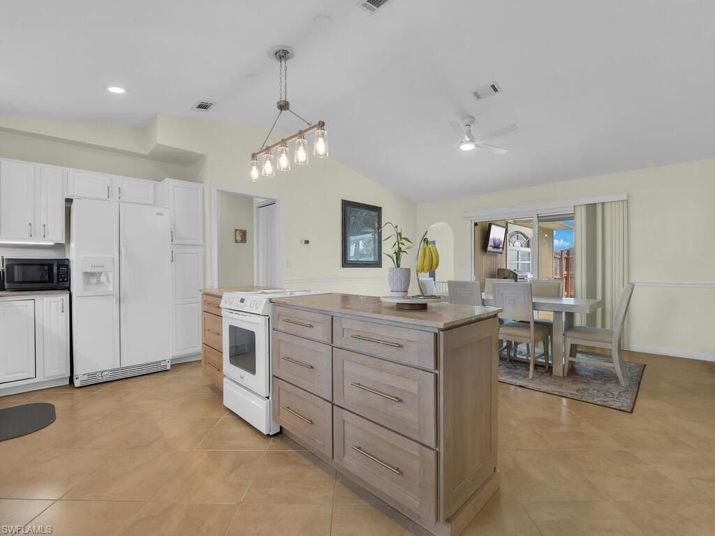 1135 NE 2nd Pl, Cape Coral, FL 33909 Photo