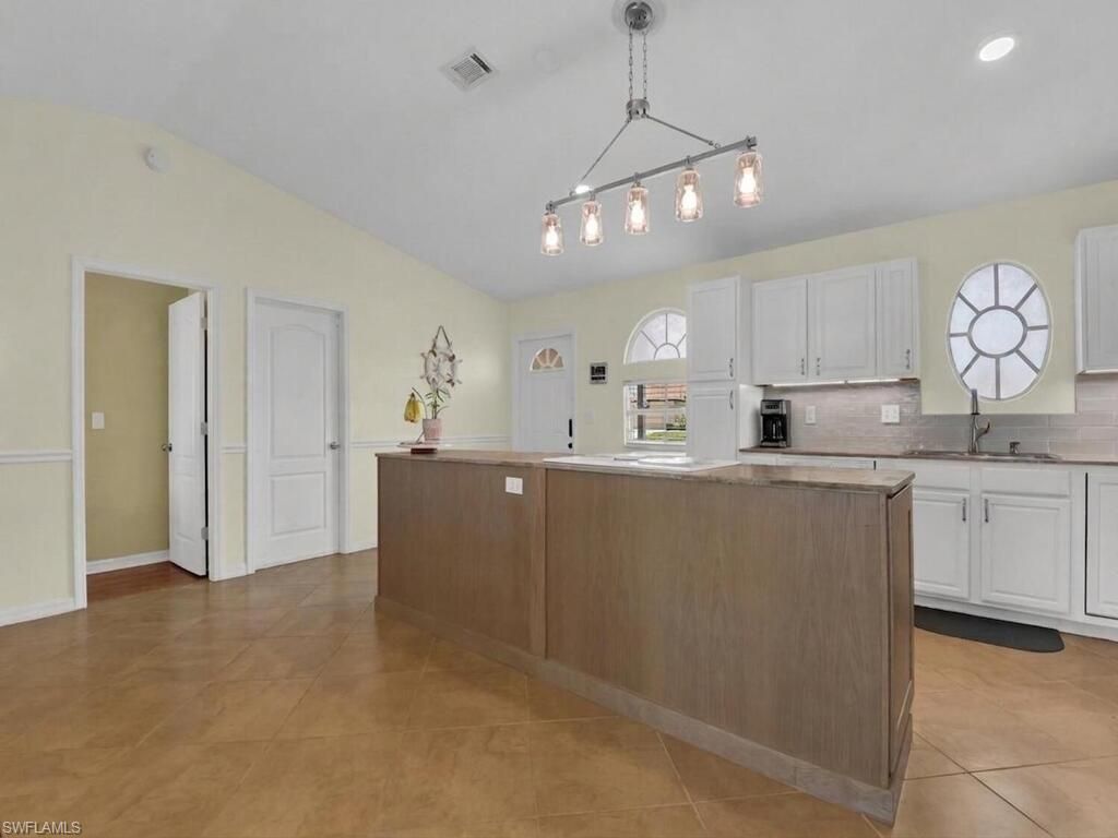 1135 NE 2nd Pl, Cape Coral, FL 33909 Photo