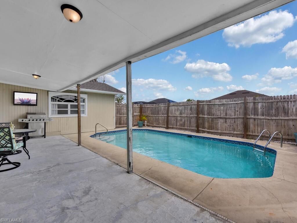 1135 NE 2nd Pl, Cape Coral, FL 33909 Photo