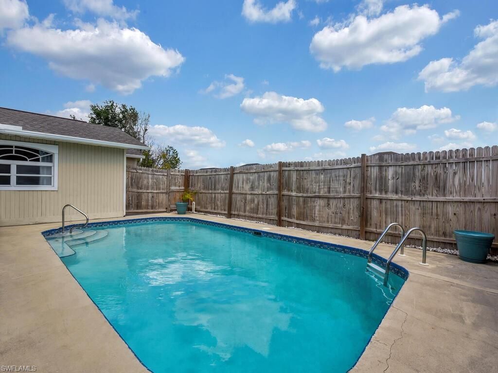 1135 NE 2nd Pl, Cape Coral, FL 33909 Photo