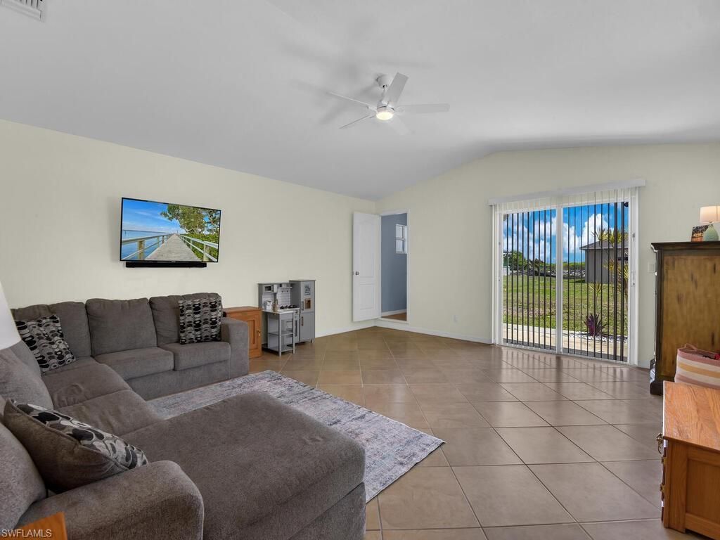 1135 NE 2nd Pl, Cape Coral, FL 33909 Photo
