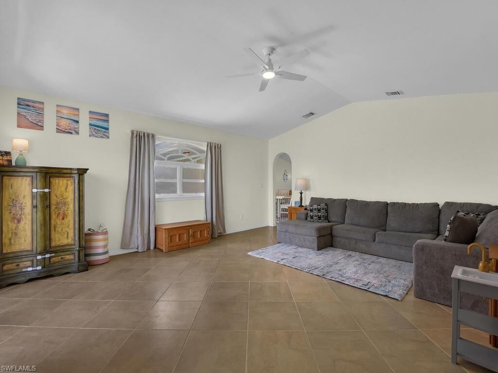 1135 NE 2nd Pl, Cape Coral, FL 33909 Photo