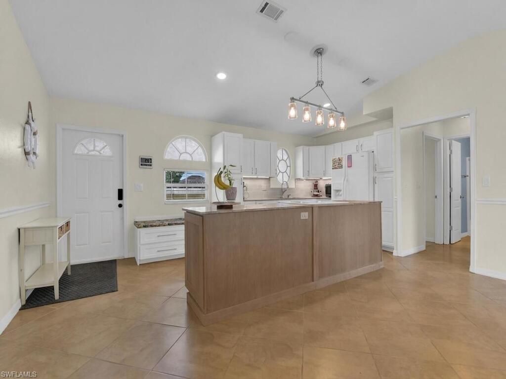 1135 NE 2nd Pl, Cape Coral, FL 33909 Photo
