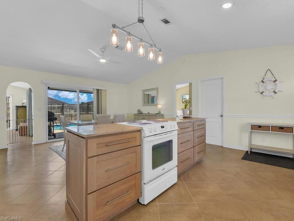 1135 NE 2nd Pl, Cape Coral, FL 33909 Photo