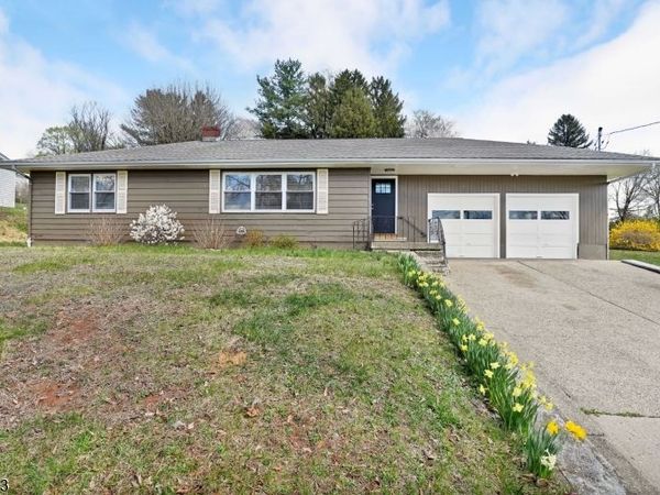 16 Lingert Ave, Clinton, NJ 08809