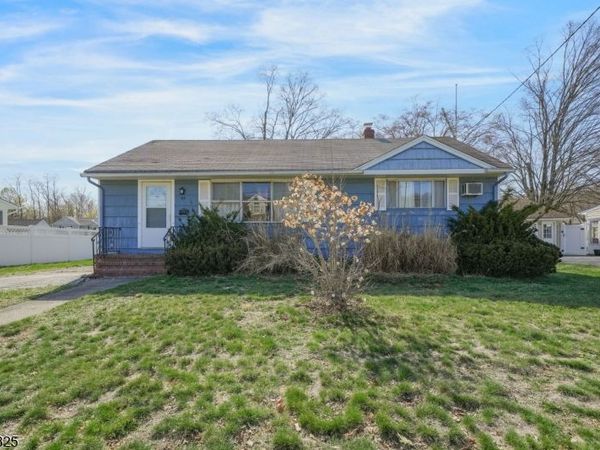 25 Stiles Ct, Pompton Lakes, NJ 07442