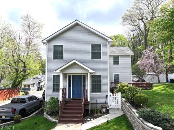 33 Woodsedge Ave, Mount Olive, NJ 07828