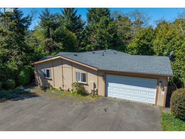 1600 RHODODENDRON DR, Unit 6, Florence, OR 97439
