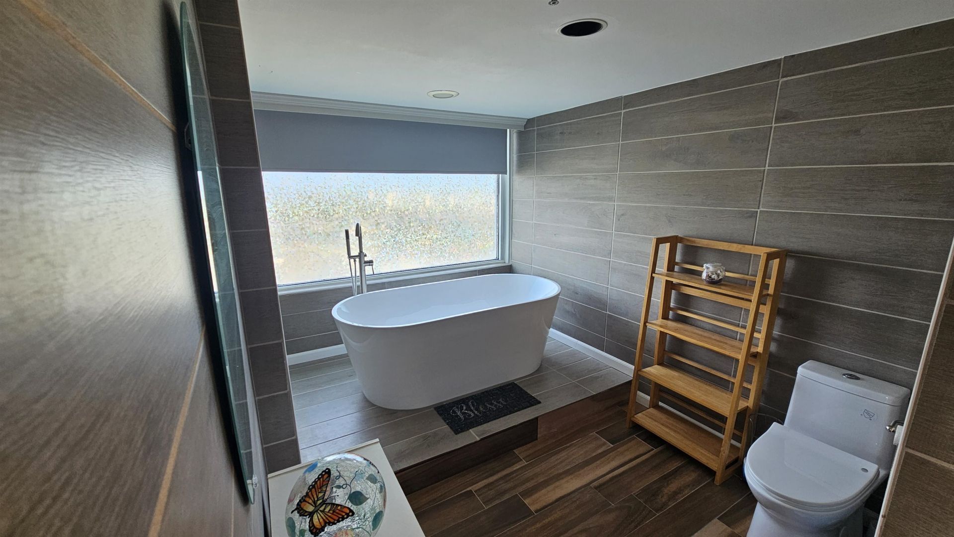 9820 Queensway Blvd. Photo 10