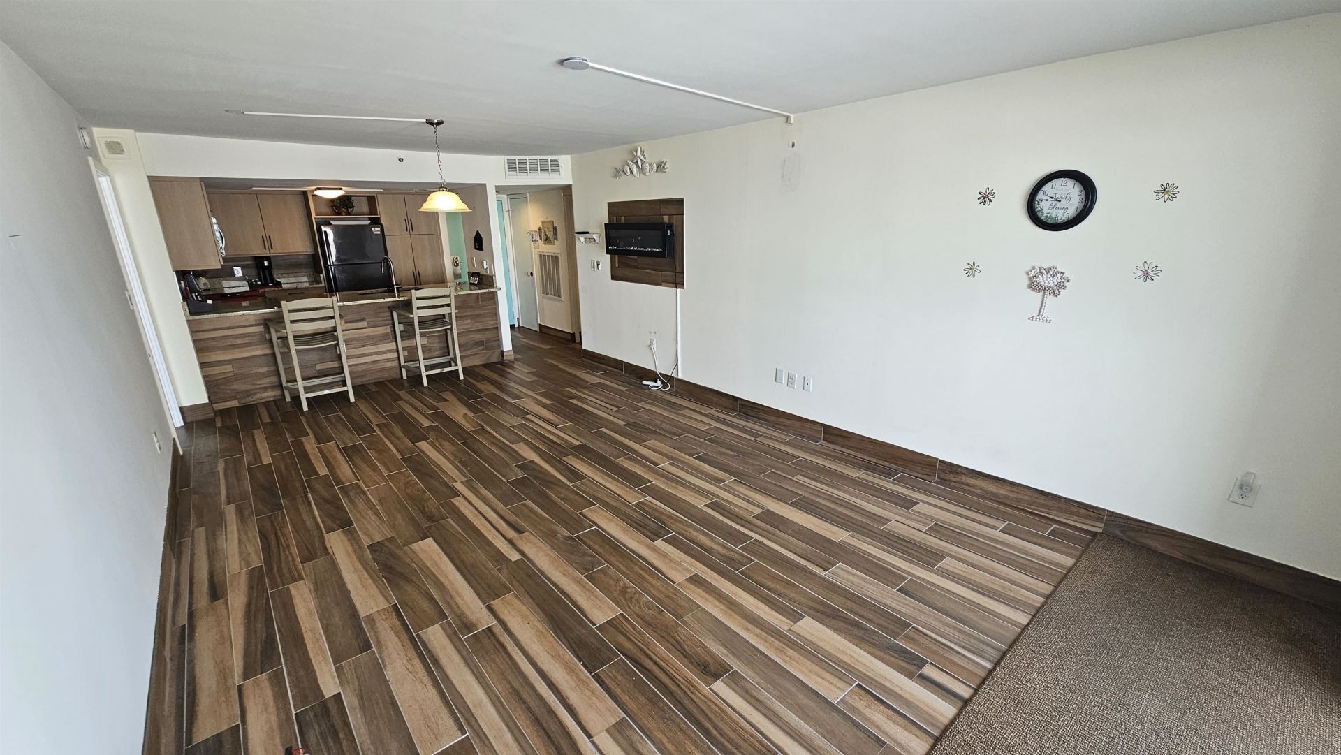 9820 Queensway Blvd. Photo 12