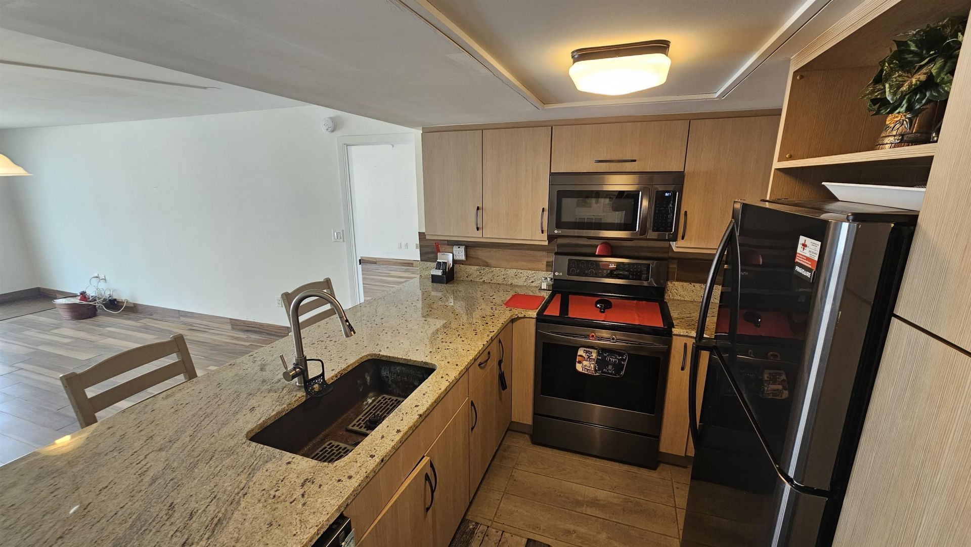 9820 Queensway Blvd. Photo 14