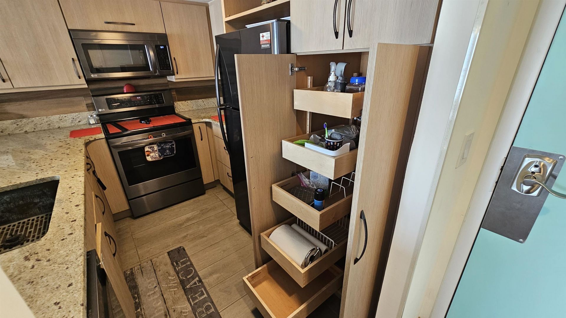 9820 Queensway Blvd. Photo 16