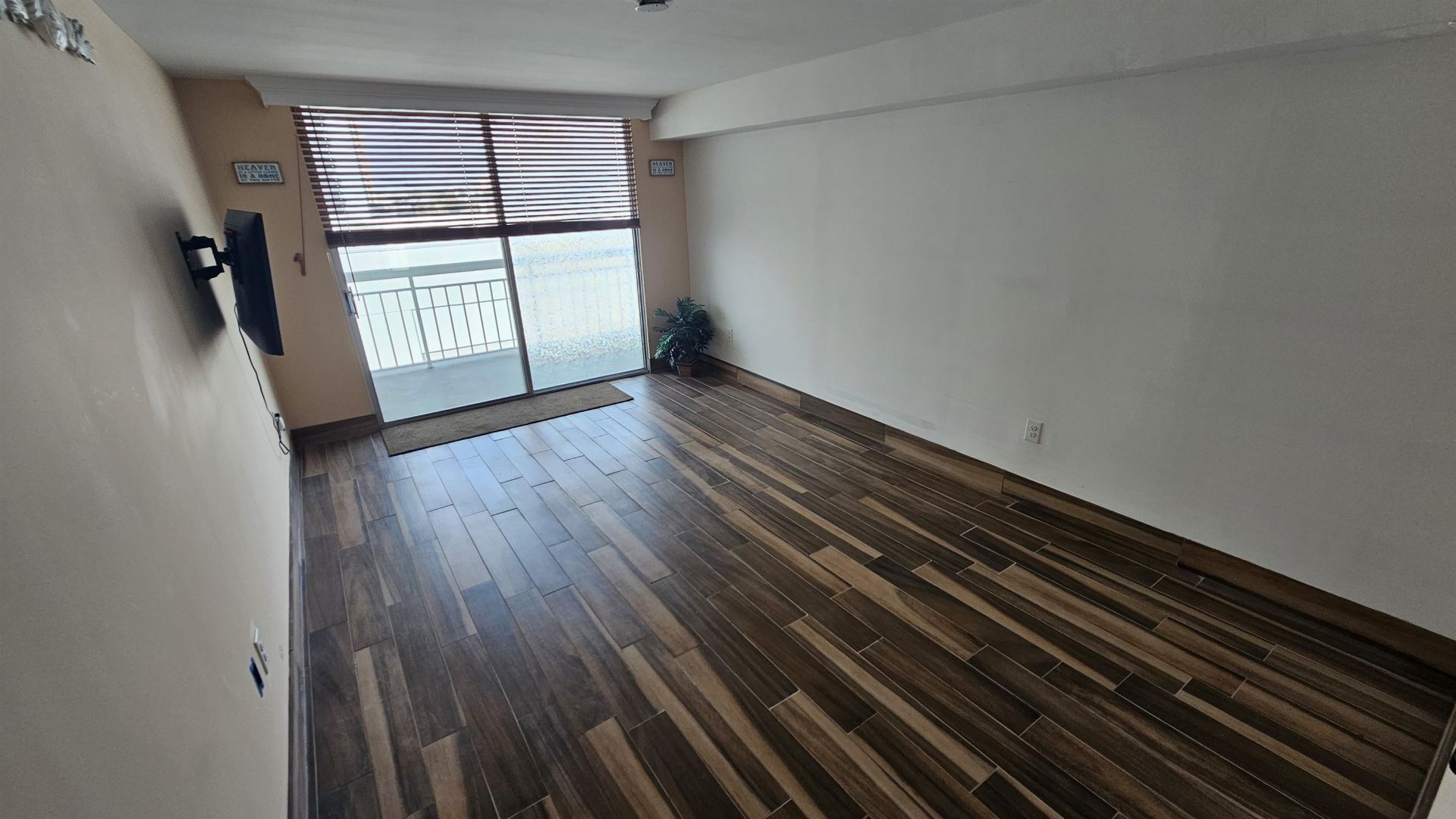 9820 Queensway Blvd. Photo 18