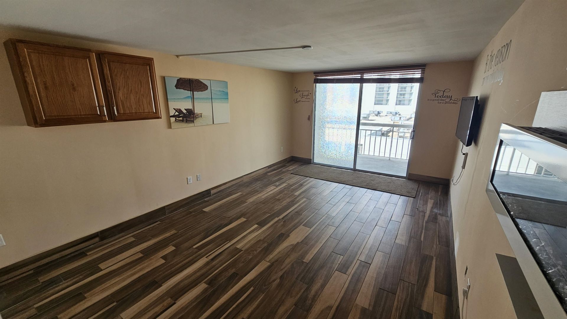 9820 Queensway Blvd. Photo 20