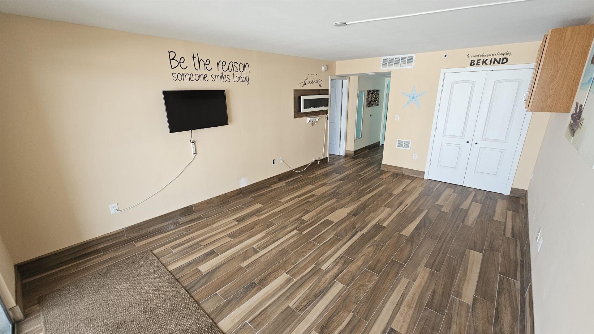 9820 Queensway Blvd. Photo 21