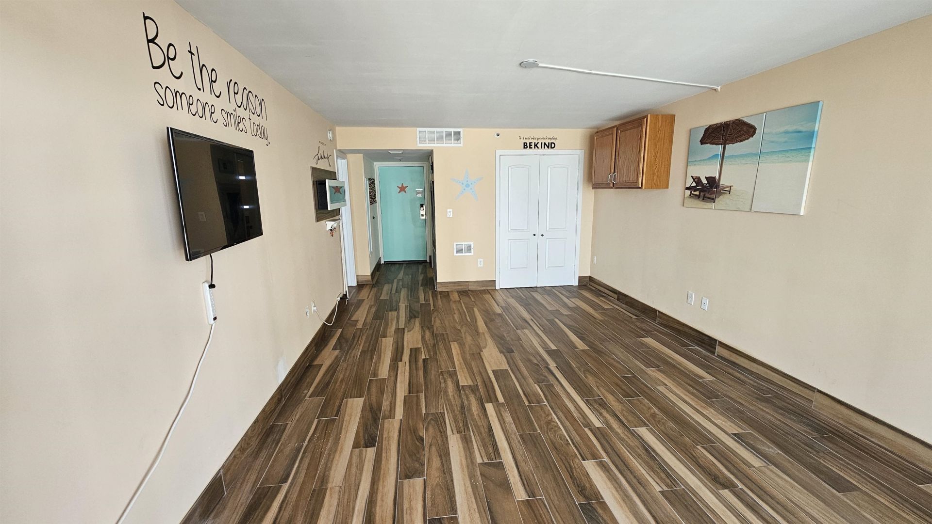 9820 Queensway Blvd. Photo 23