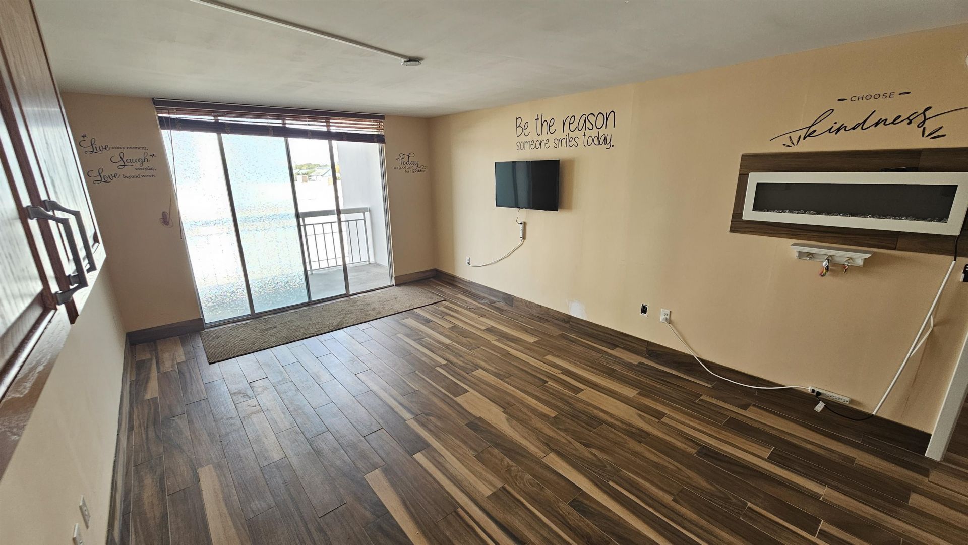 9820 Queensway Blvd. Photo 25