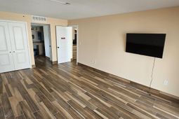 9820 Queensway Blvd. photo 4