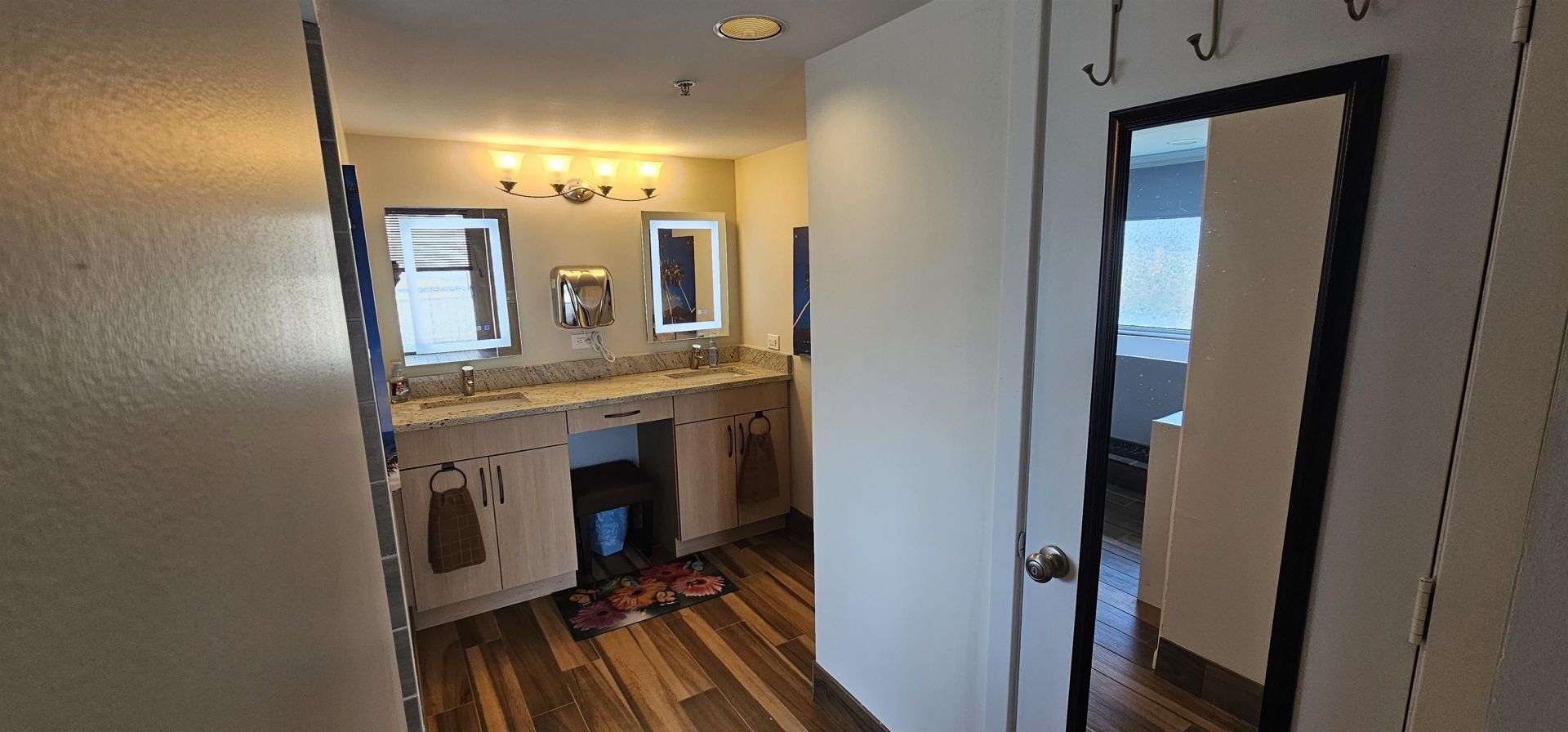 9820 Queensway Blvd. Photo 4