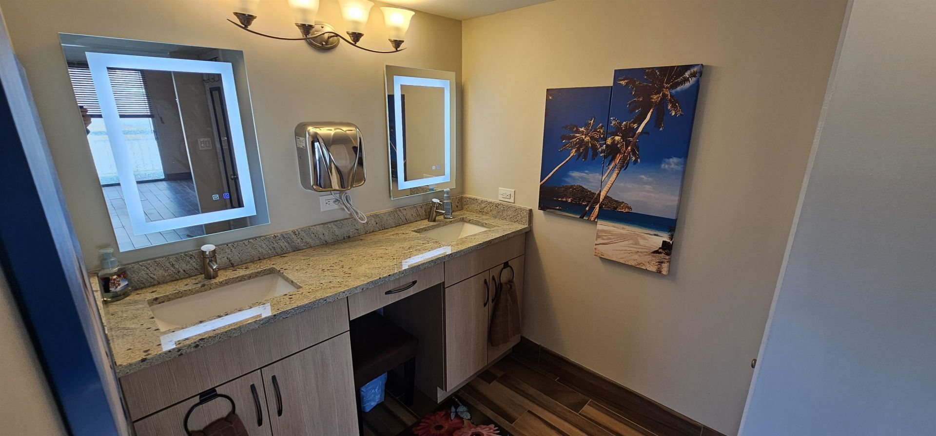 9820 Queensway Blvd. Photo 5