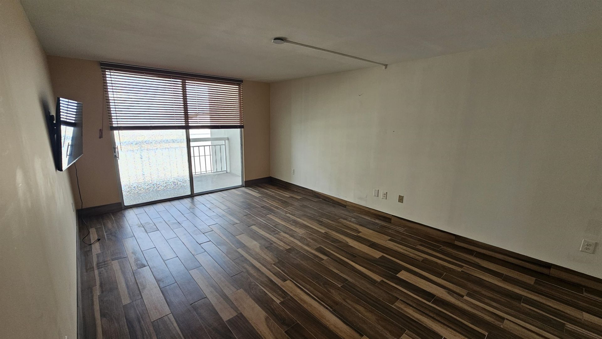 9820 Queensway Blvd. Photo 7