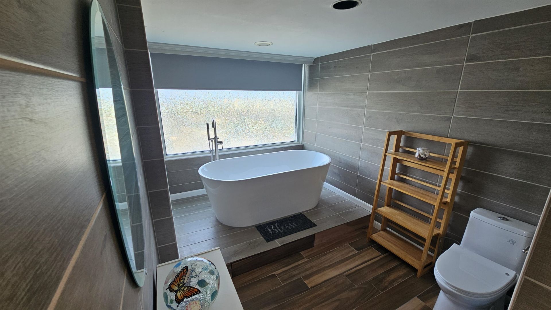 9820 Queensway Blvd. Photo 9