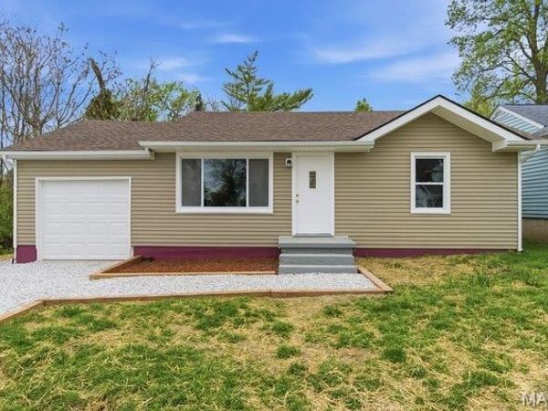 512 W Cherry Street , Winfield, MO 63389