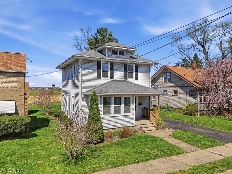 413 Hower Street NE, North Canton, OH 44720 Photo 4