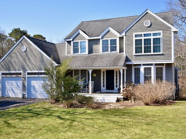 11 Oak Bluff Rd, Bourne, MA 02562