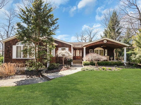 44 McCulloch Drive , Dix Hills, NY 11746