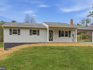 381 MELLON EAST ROAD, HEDGESVILLE, WV 25427