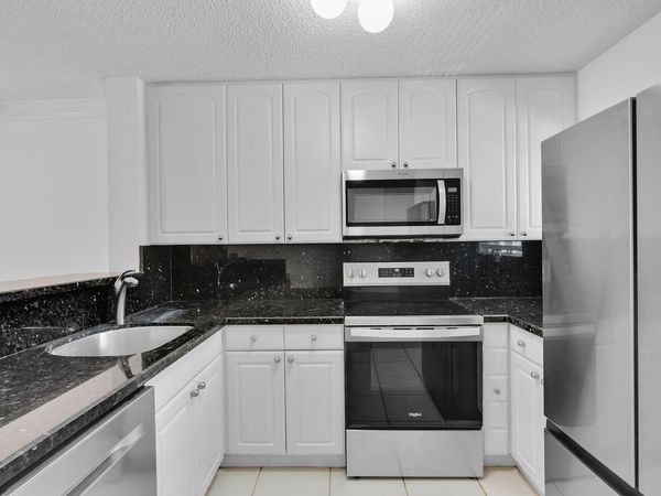 98402 Windward Avenue, Unit 98402, KEY LARGO, FL 33037