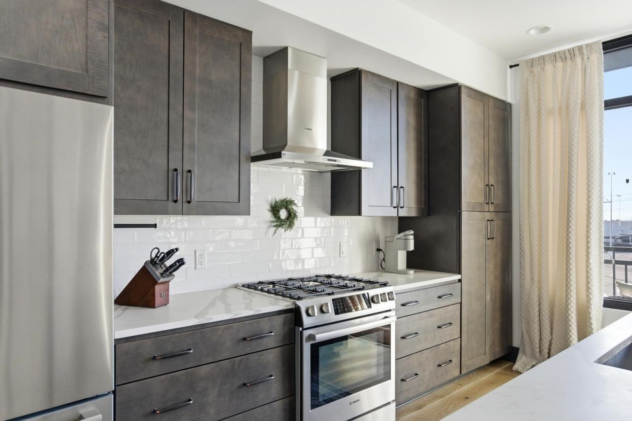 5 Gadsdenboro Street Photo 10