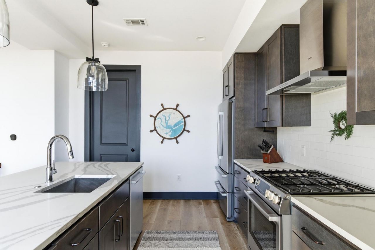 5 Gadsdenboro Street Photo 11