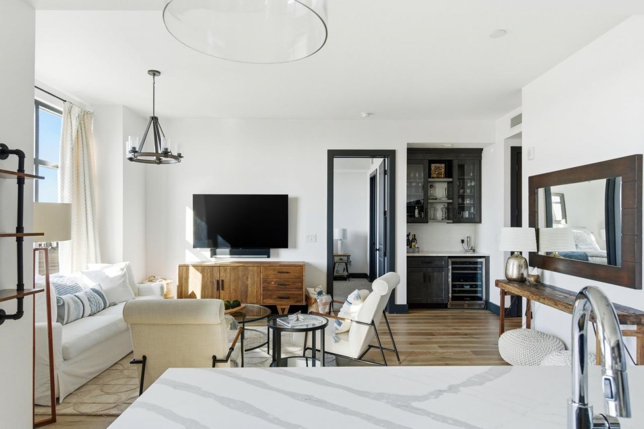 5 Gadsdenboro Street Photo 12