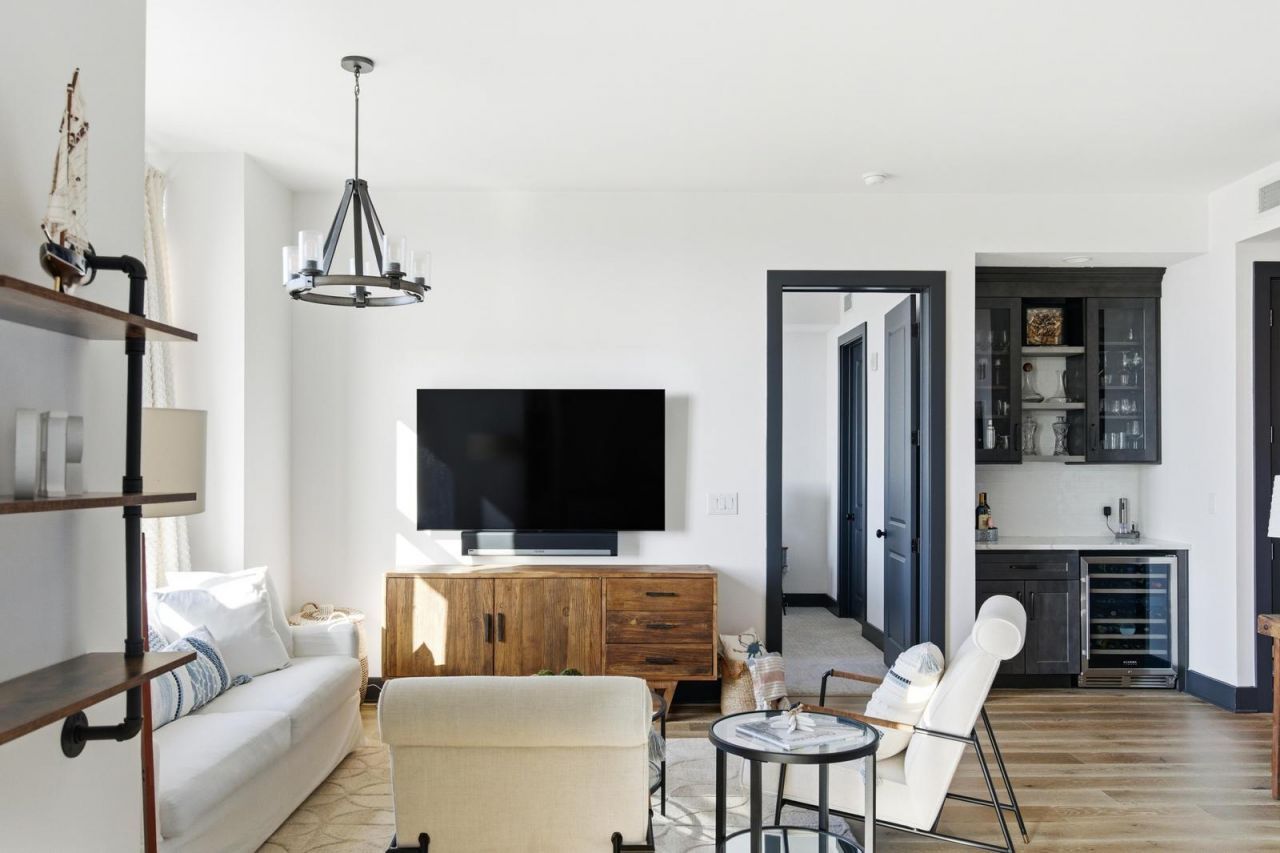 5 Gadsdenboro Street Photo 13